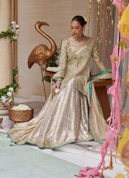 Vyara Gold Jacket And Lehenga