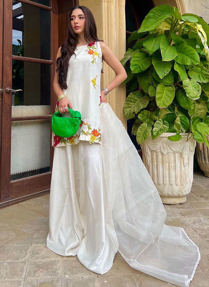 Alyana Shamsi In Juliet Ivory