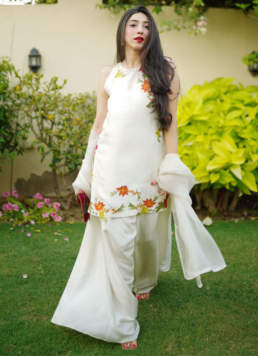 Alyana Shamsi In Juliet Ivory