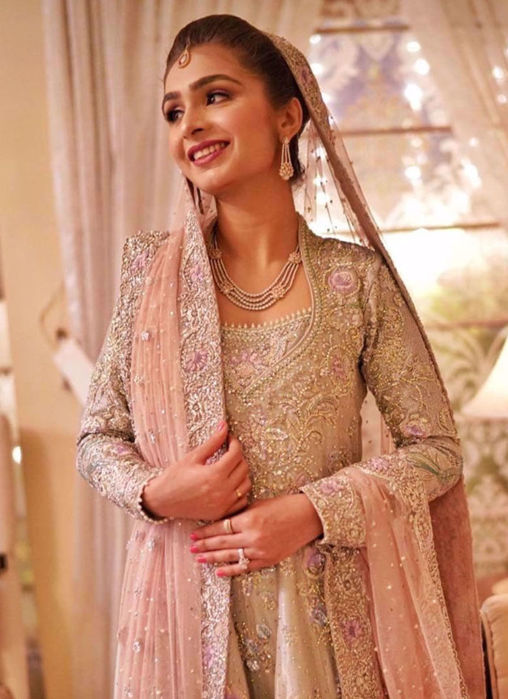 Picture of Sanila Arsal Looking Utterly Mesmerising At Her Walima In A Signature #Farah Talib Aziz
