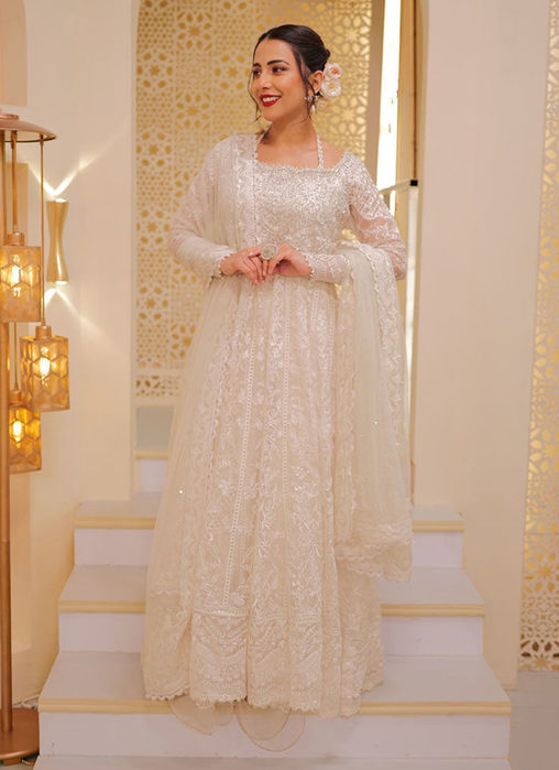 Picture of Ushna Shah In #FarahTalibAziz