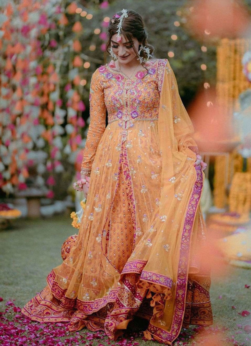 Eman J Khan Is A Vision To Behold In A Signature #Farahtalibaziz Kalidaar