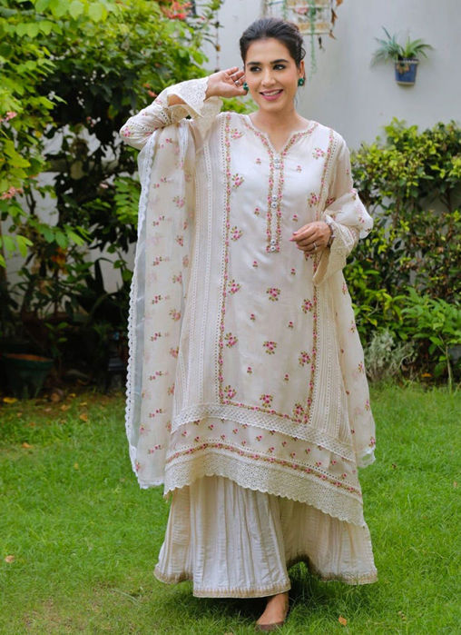 Picture of Mansha Pasha In Ivory #FTA Ensemble.