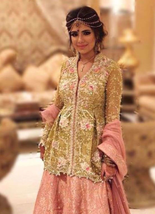 Picture of Kiwi Green And Blush Pink For The Perfect Festive Look!