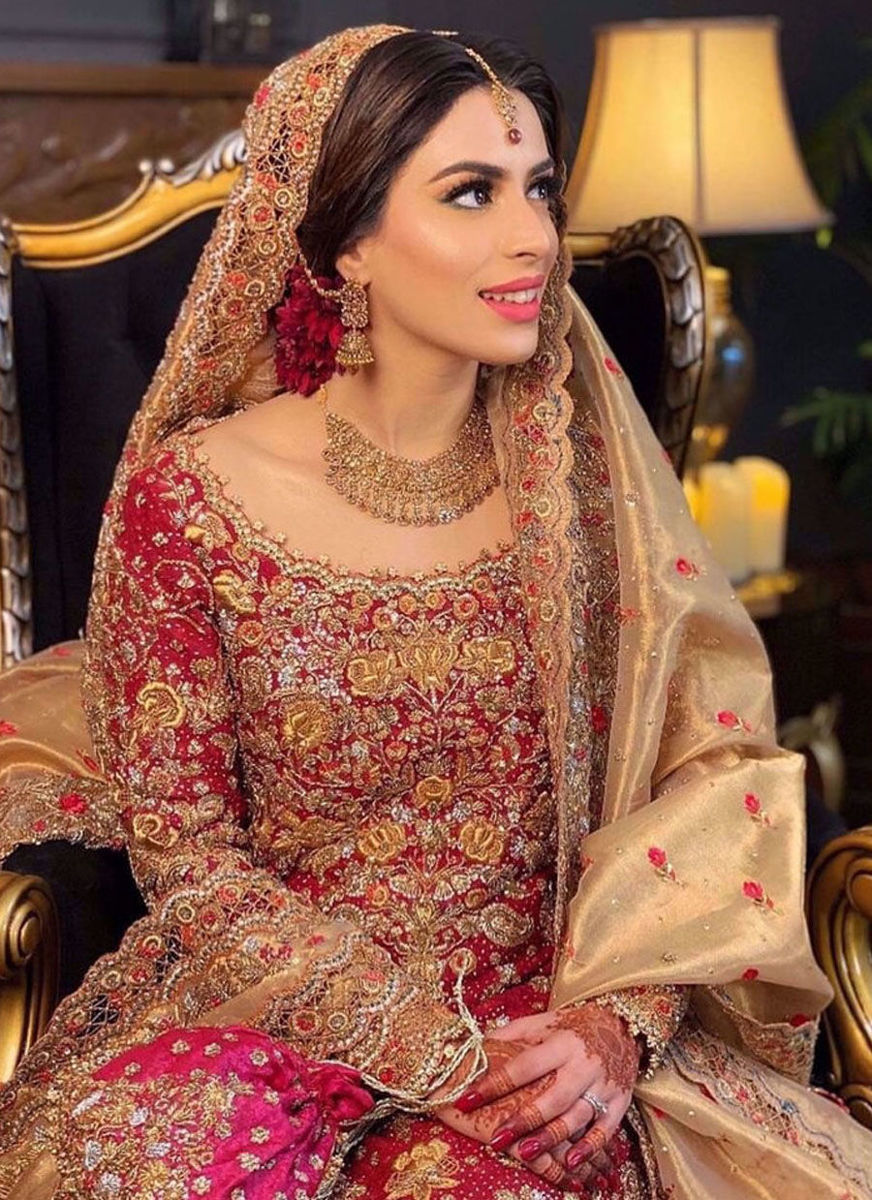 Eesha Lashari In A Stunning Scarlet Signature #Farahtalibaziz Ensemble Accentuated With Intricate Zardozi And Aari Embellishments.