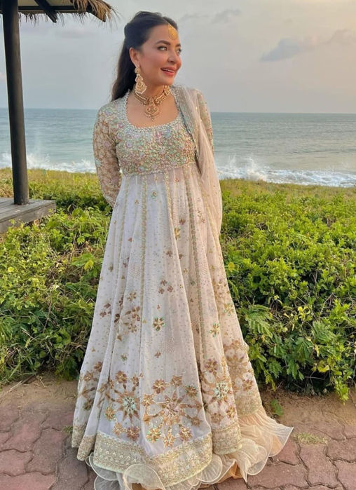 Picture of Maliha in Celestine Ivory Kalidaar