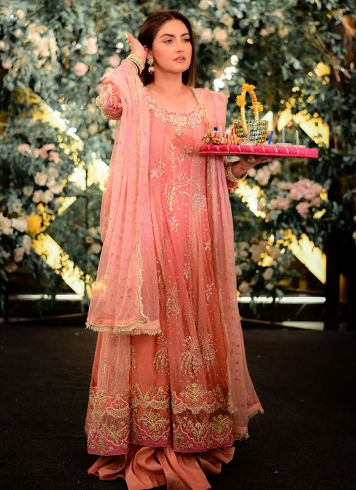 Picture of Hiba Qadir in Ivyana Pink Kalidaar